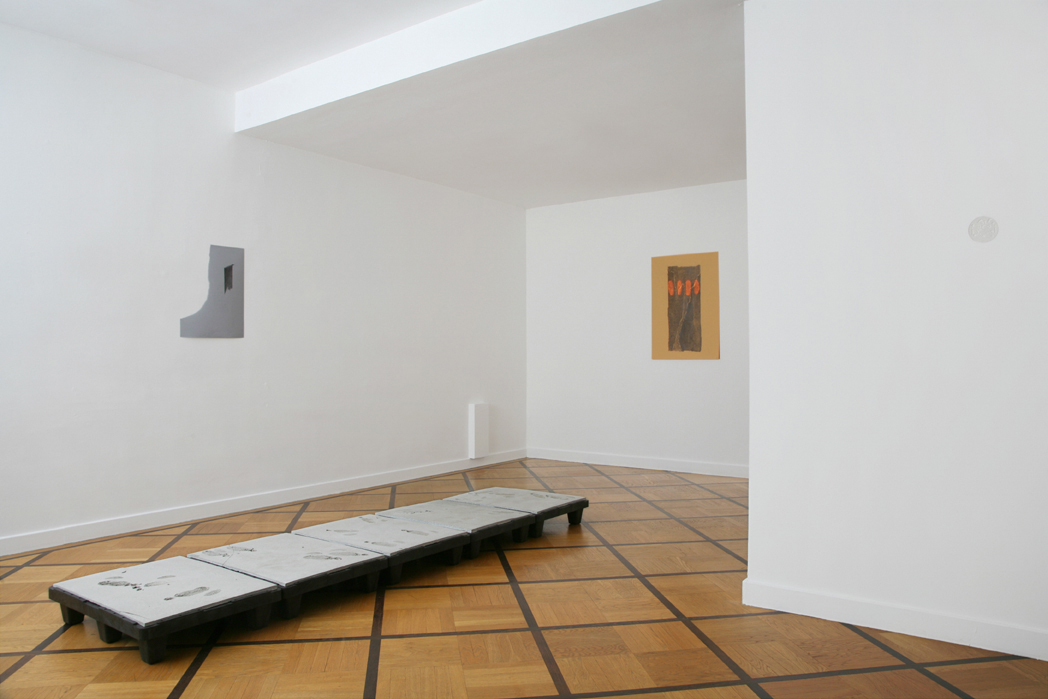 View of the exhibition <em>The Missing Evidence</em>, Centre d'édition contemporaine, Genève, 2006. Photo: © Sandra Pointet