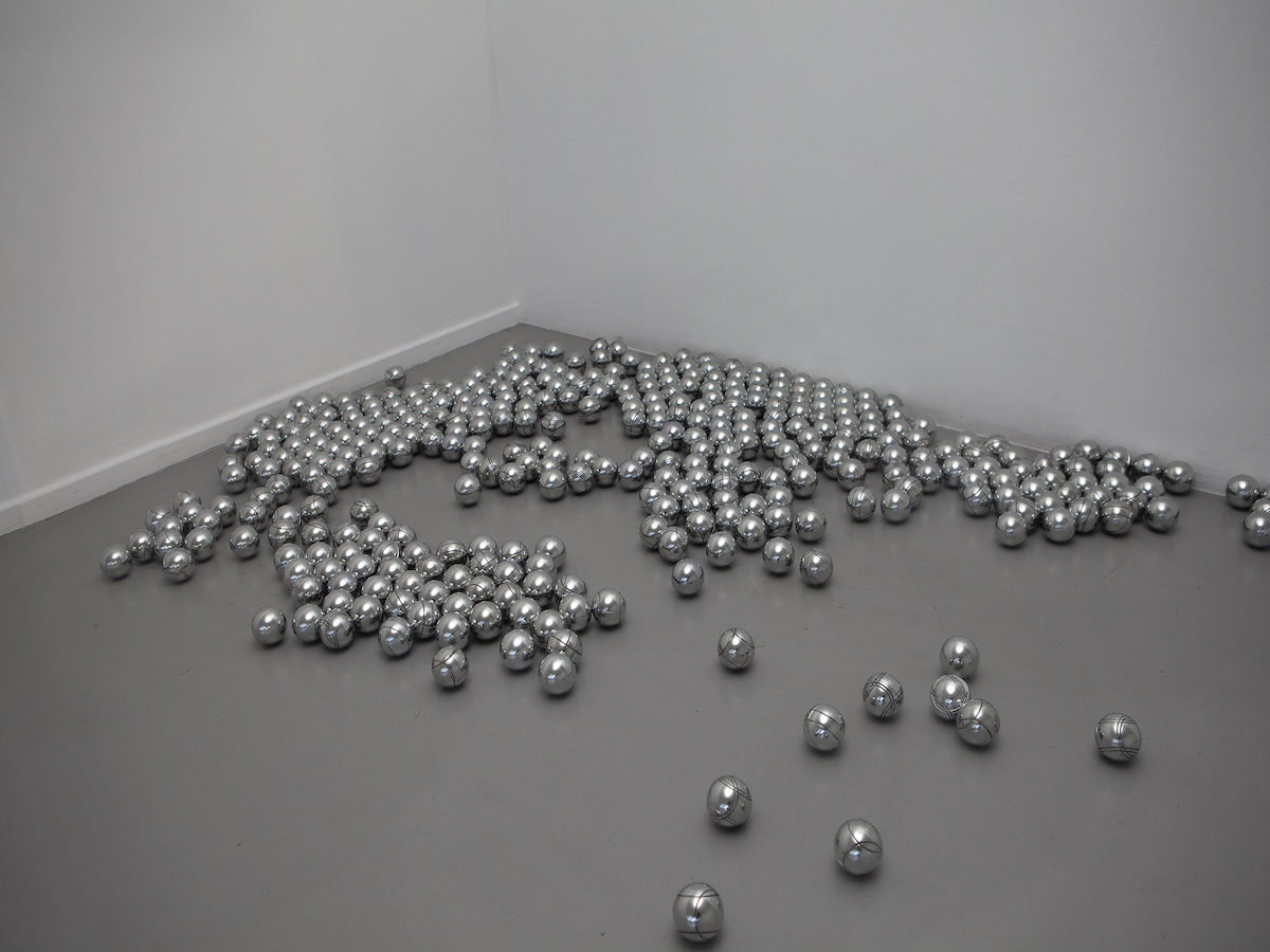 Marie Angeletti, 334 POLISHED BALLS, November 2nd, 3rd, 4th, 5th, 8th, 9th, 10th, 11th, 12th, 18th, 20th, 22nd, 23rd, 2021, 334 polished pétanque balls, 2021 (detail). Exhibition Marie Angeletti, Ram, CEC, 2021.