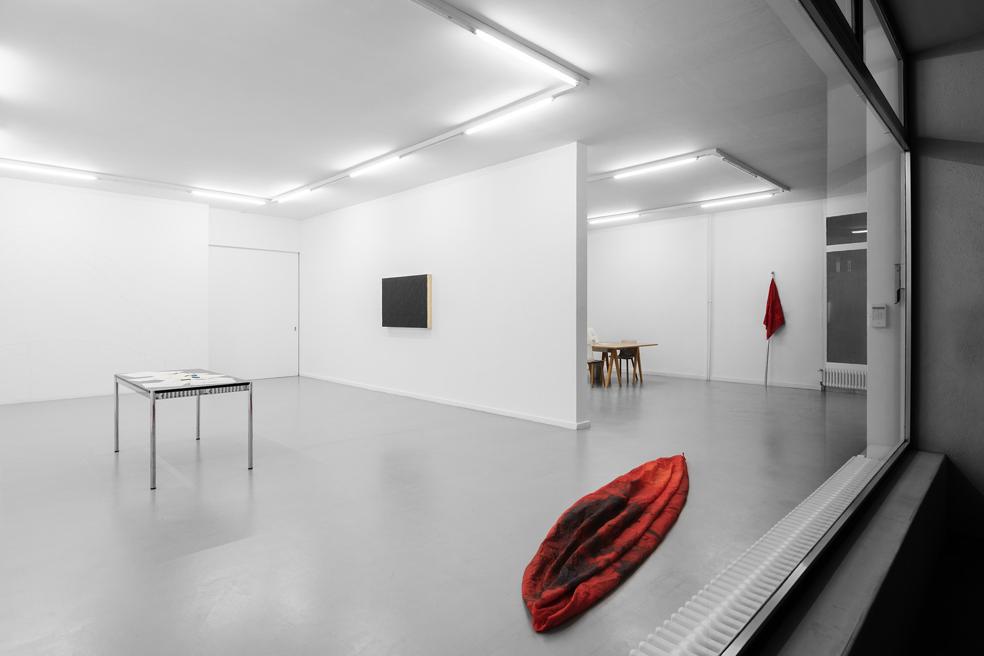Vue de l’exposition, Mitchell Anderson, Rockets, CEC, 2026. Photo : Remy Ugarte Vallejos